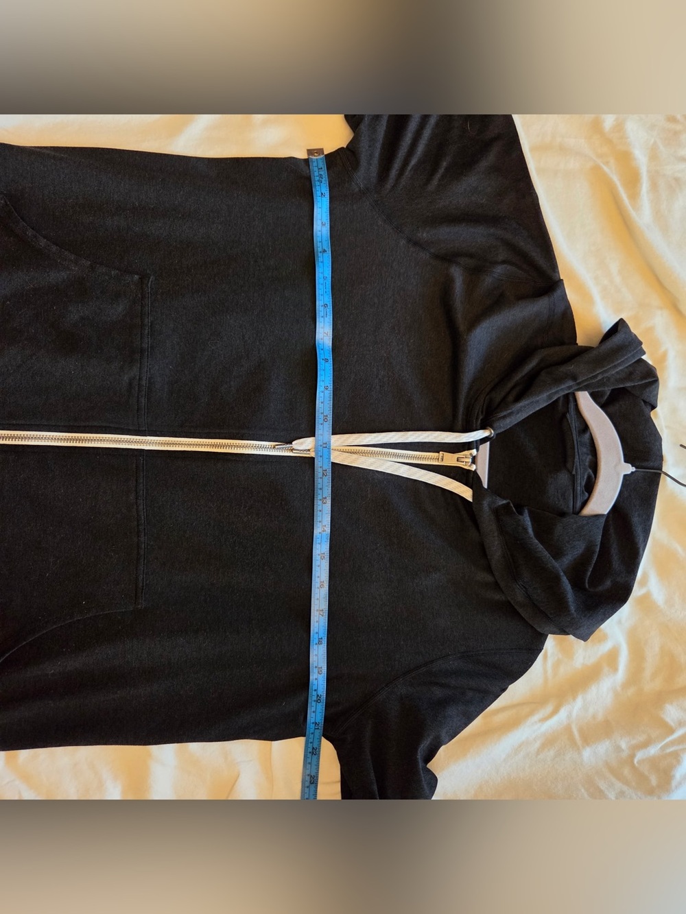 Women’s Size XL- Vuori Black Zip Hoodie with White Drawstrings - Picture 7 of 8